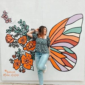 Blue Blouse with White Flowers & Green Stems 💙